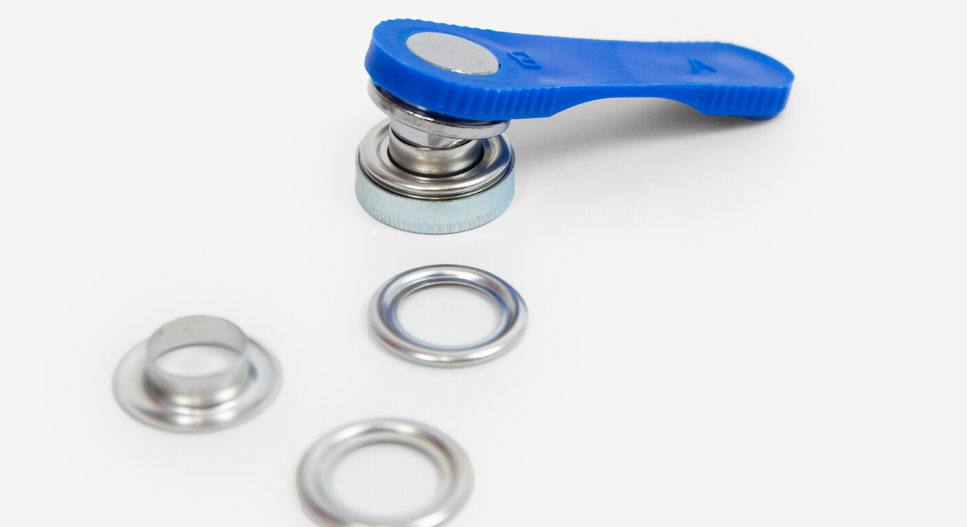 Ösenzange mit Ösen